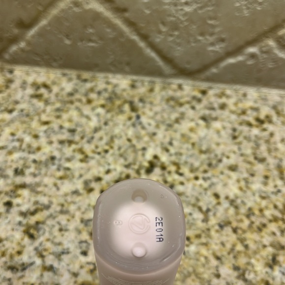 Fenty Beauty soft silk Pro Filt’r hydrating primer mini- swatched one pump only - Picture 5 of 5